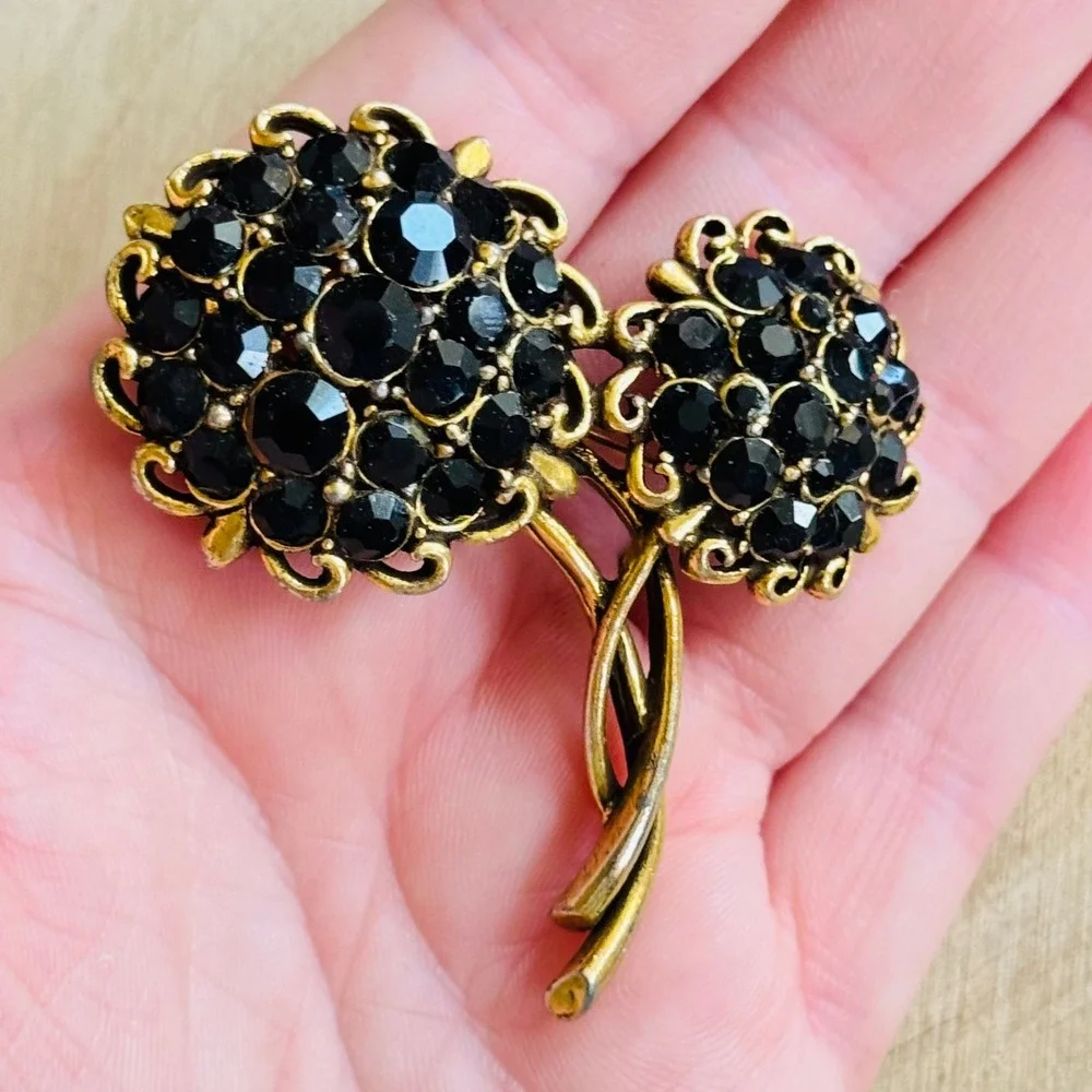 Vtg Hollycraft Signed Black Flower Pin Brooch gold tone jeweled‎ Rhinestone 2.5